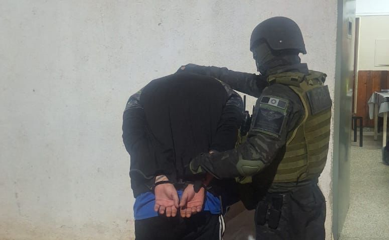 Desbarataron un punto de venta de droga y detuvieron a un joven de 23 años