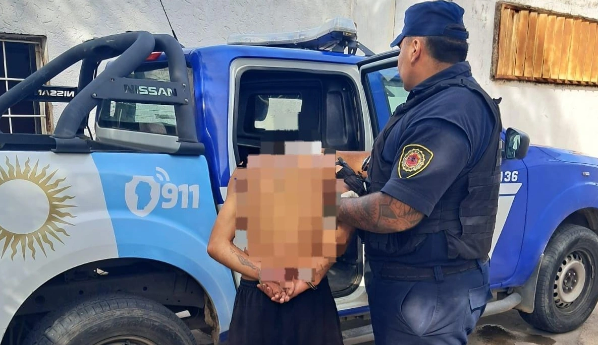 Robó una mochila con una notebook y lograron detenerlo