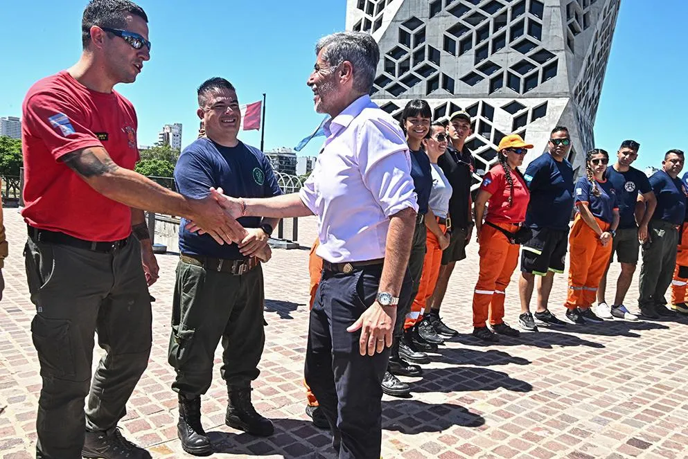 La Provincia suma más bomberos y equipamiento para combatir los incendios en el sur del país
