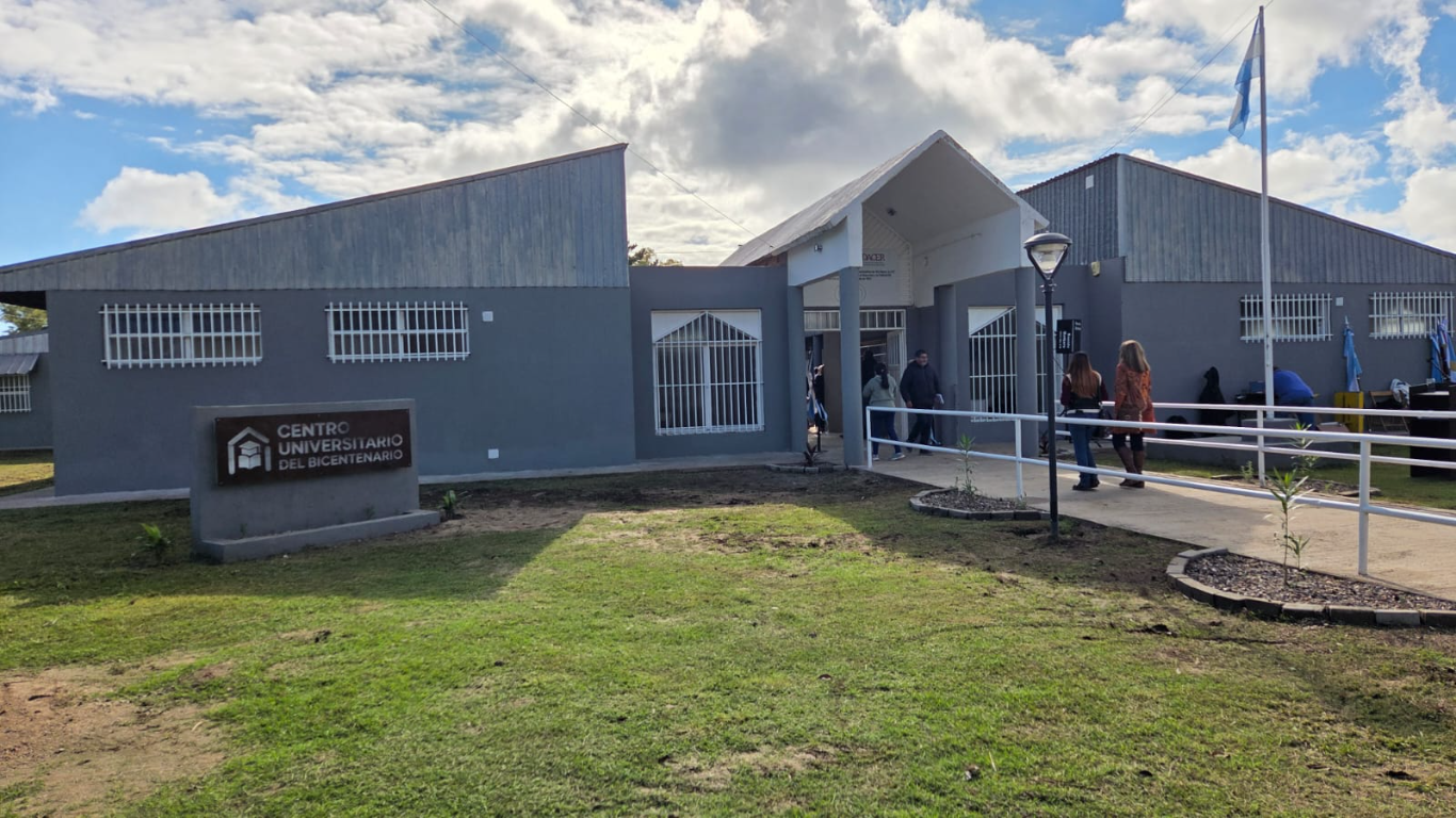 Inauguraron el Centro Universitario del Bicentenario en Villa Nueva