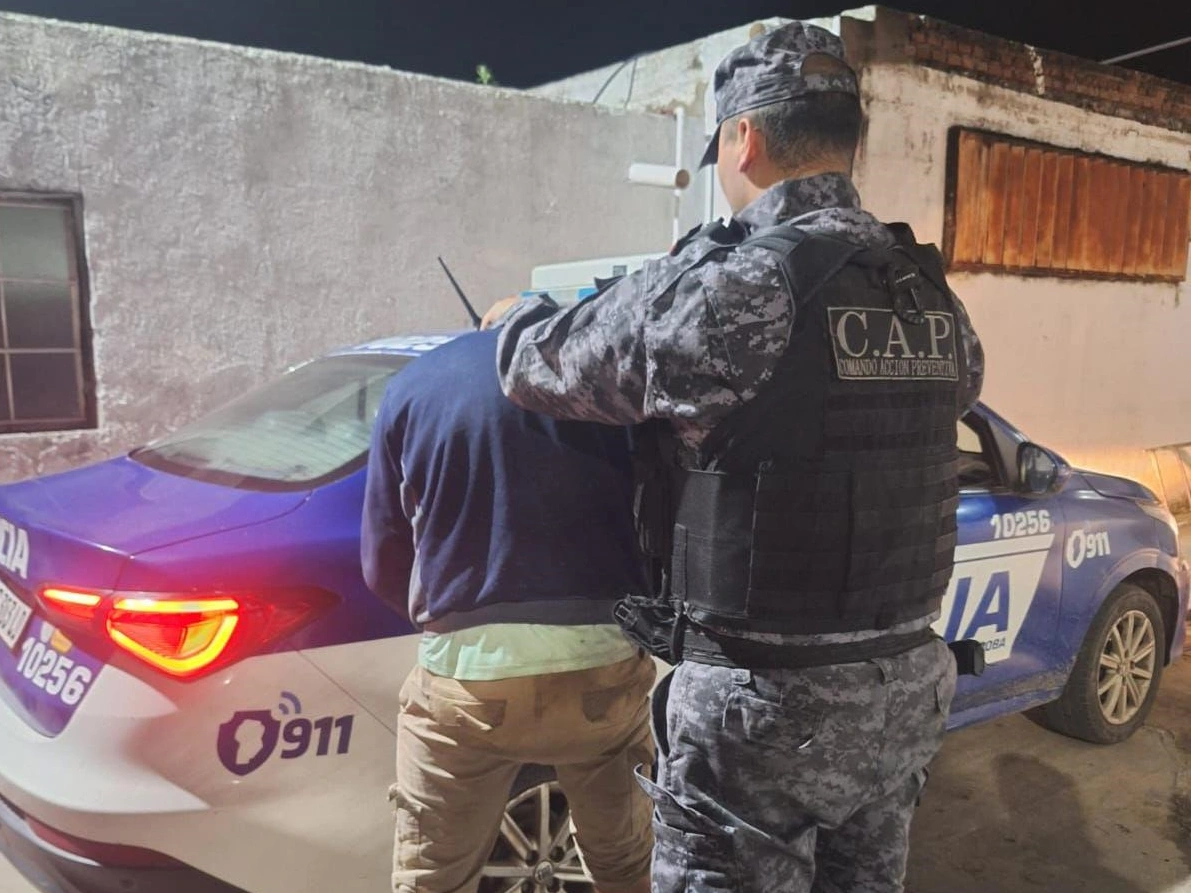 Fue a la casa de su pareja, rompió la puerta de ingreso, la amenazó y lo arrestaron