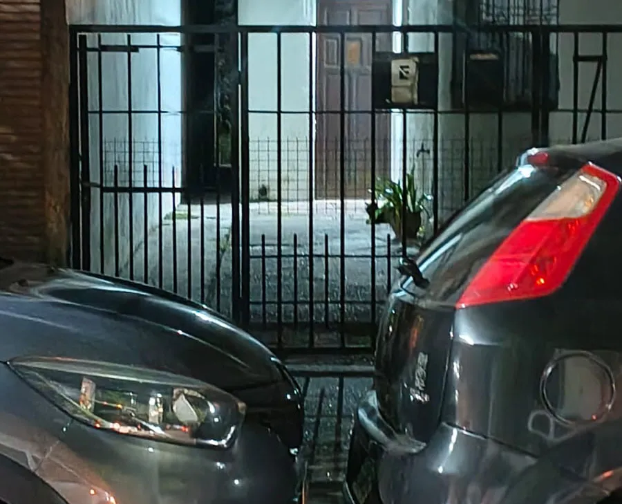 Le estacionaron en su garaje, reclamó a la Asistencia Ciudadna y no obtuvo respuesta