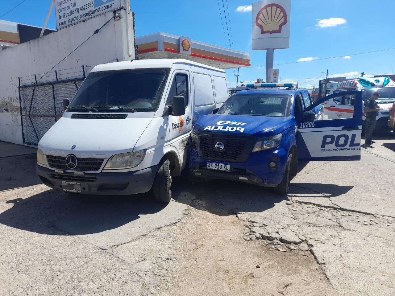 Investigan el choque de un móvil policial en barrio San Justo