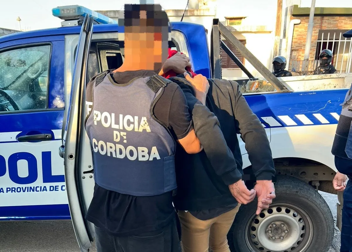 Los detuvieron por robar en tres comercios de Villa Nueva