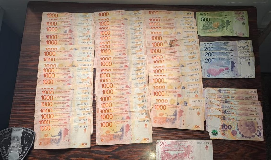 Lo asaltaron en su casa,  le robaron más de 50 mil pesos y los atraparon