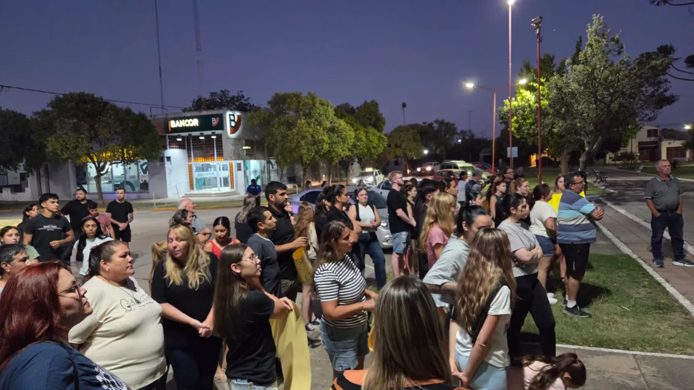 La Playosa volvió a marchar contra la domiciliaria de Santi
