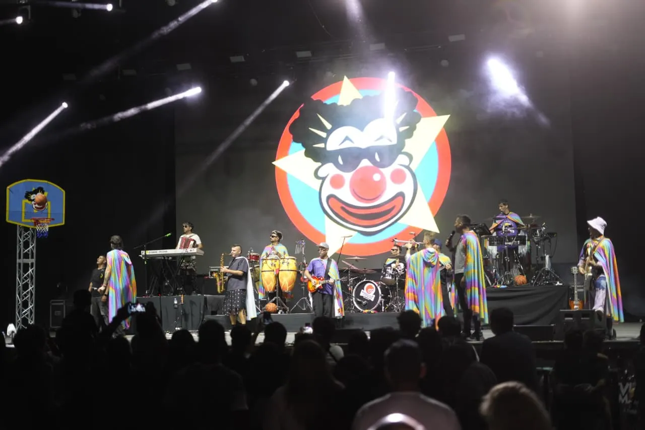 Con show de Los Caligaris, Villa María dio inicio a la temporada de verano