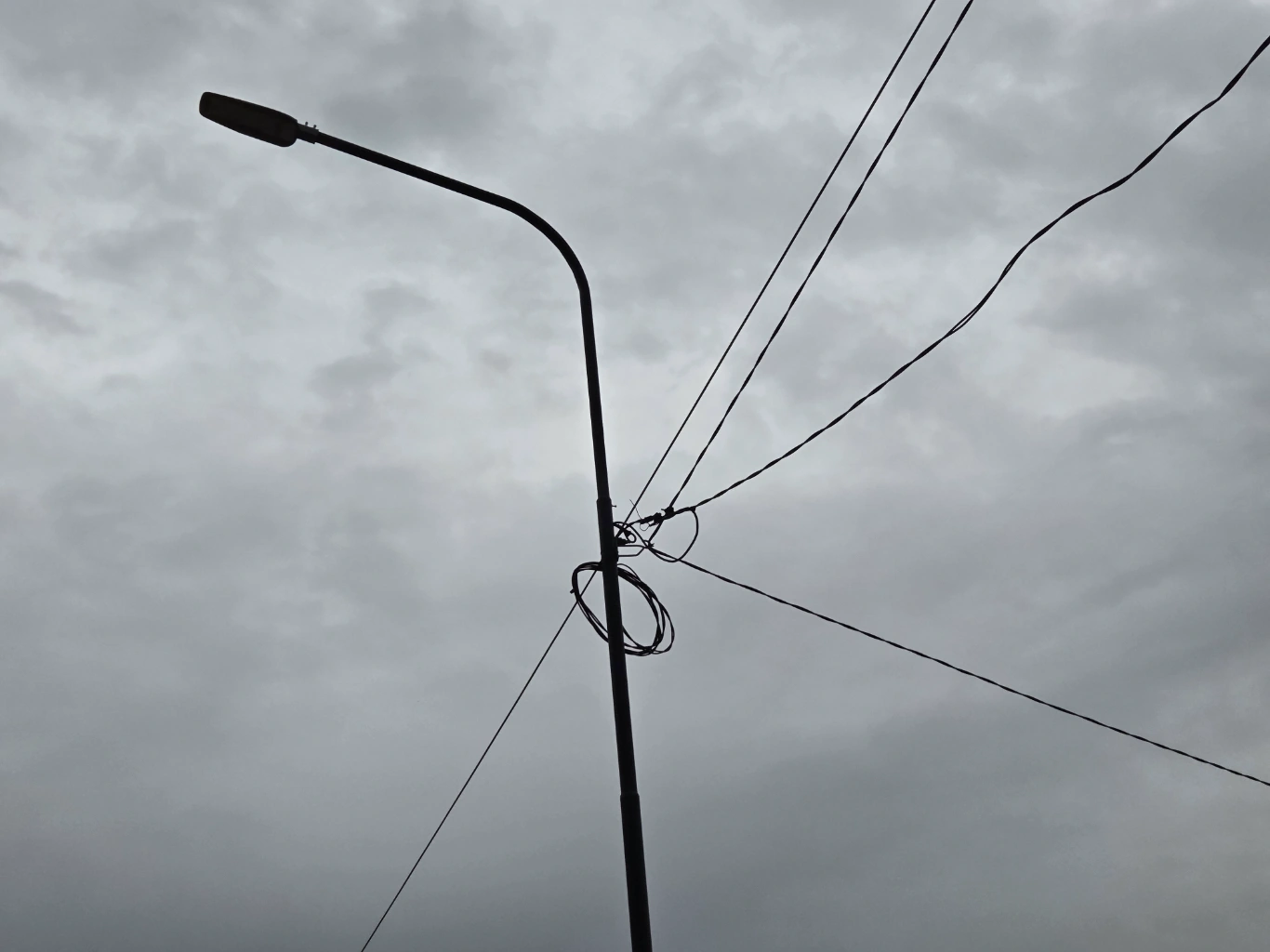 En Los Chaleses exigen conexiones domiciliarias de luz