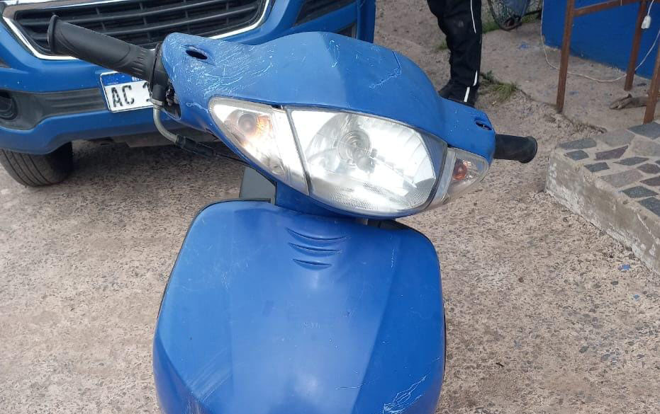 Andaban en una moto robada y los detuvieron