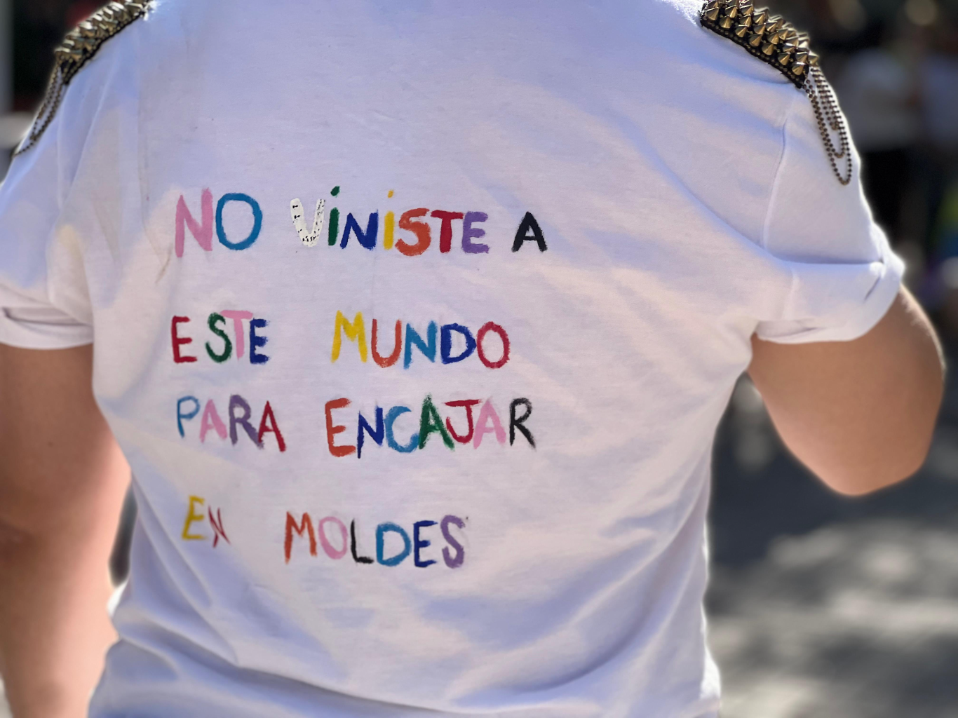 Se reúne la comunidad LGBTIQ+ para reclamar por una ley antidiscriminatoria