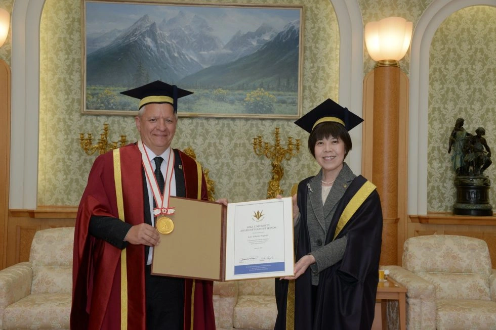 El rector de la UNVM recibió en Japón una distinción internacional de máximo honor