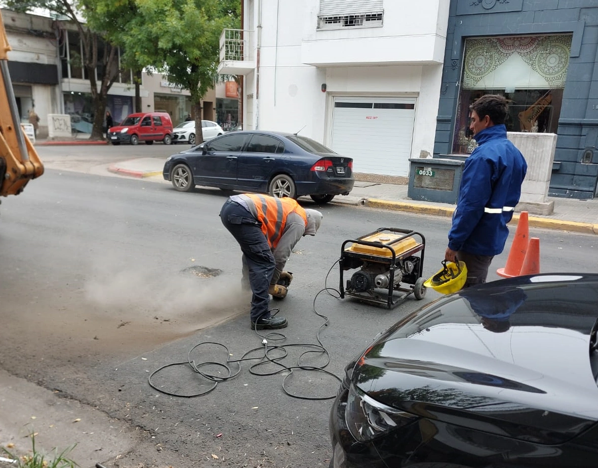 El Municipio dice que los pozos en la General Paz se deben a la falla de un caño subterráneo