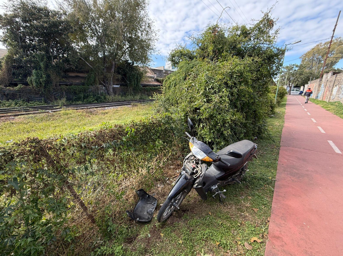 Escaparon en moto de un control, uno fue detenido y otro logró huir