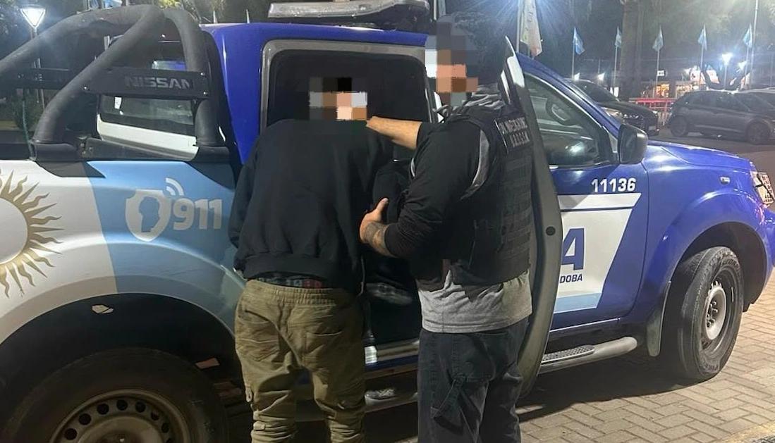 Allanaron una casa en Villa Nueva y detuvieron a un hombre por el robo a un comercio