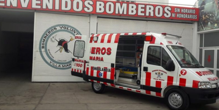 Chocaron dos motos y una mujer sufrió traumatismos