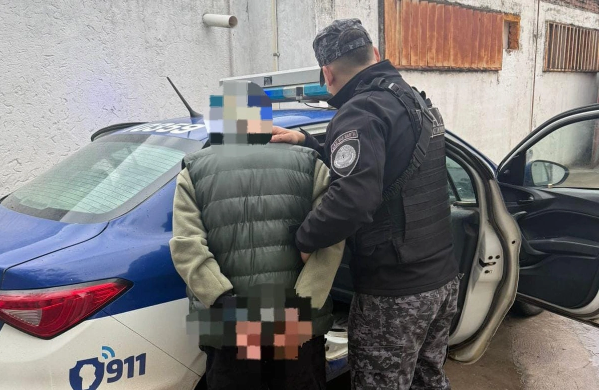 Se presentó como vendedor ambulante, entró a la casa de una mujer y le robó dinero