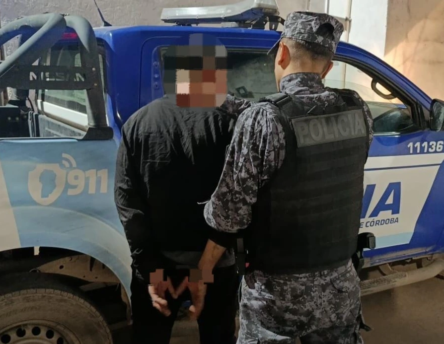 Discutió con su pareja, le provocó quemaduras y lo detuvieron