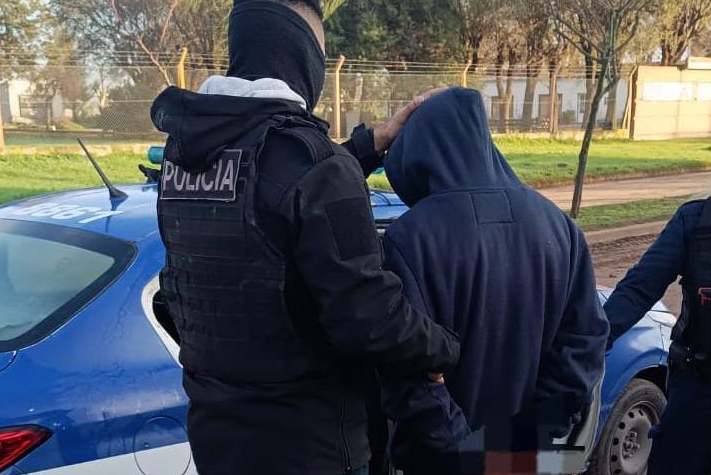 Detuvieron a un joven por el robo de mercadería en un comercio