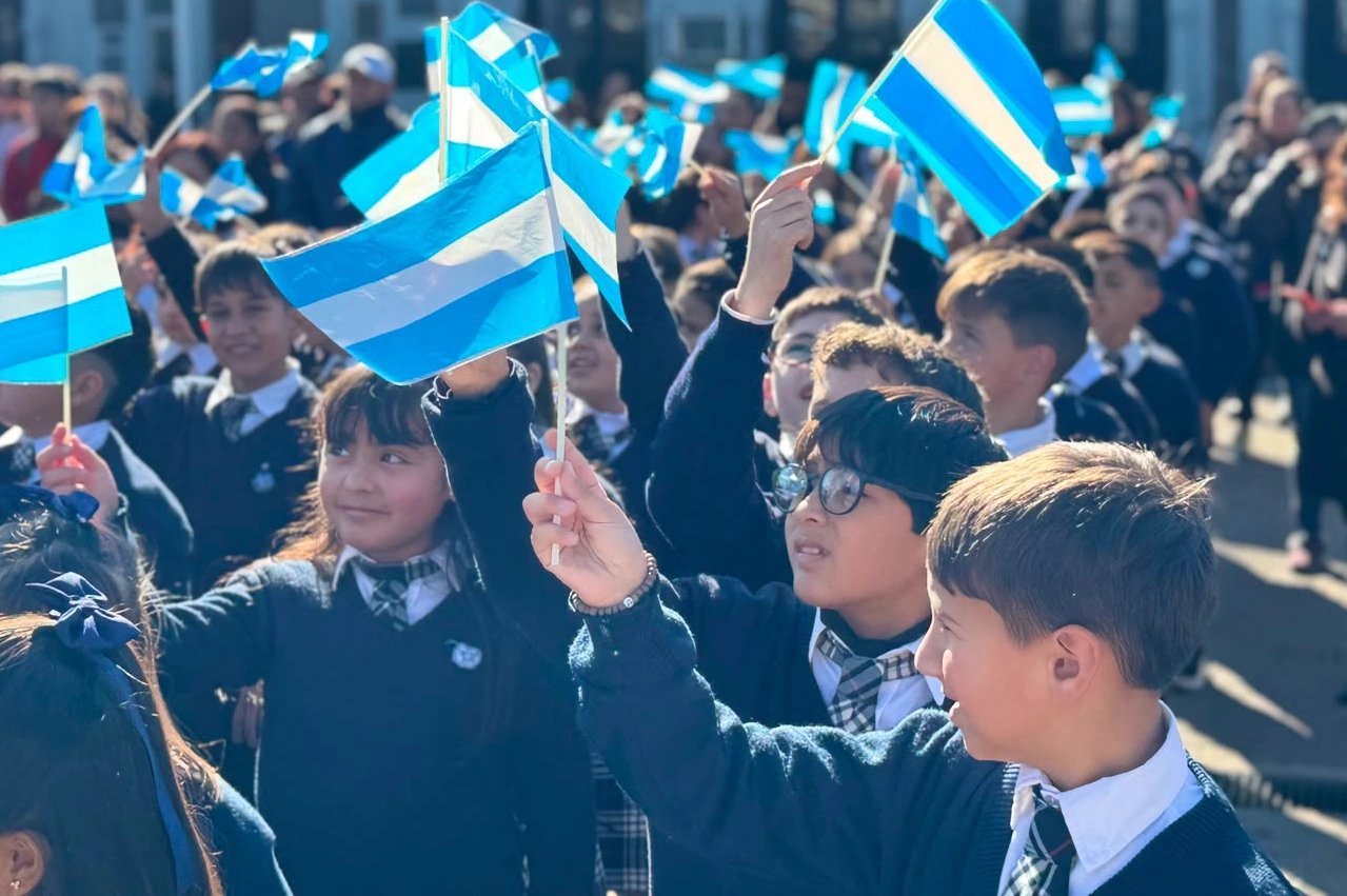 En Villa María y Villa Nueva realizaron la promesa a la bandera