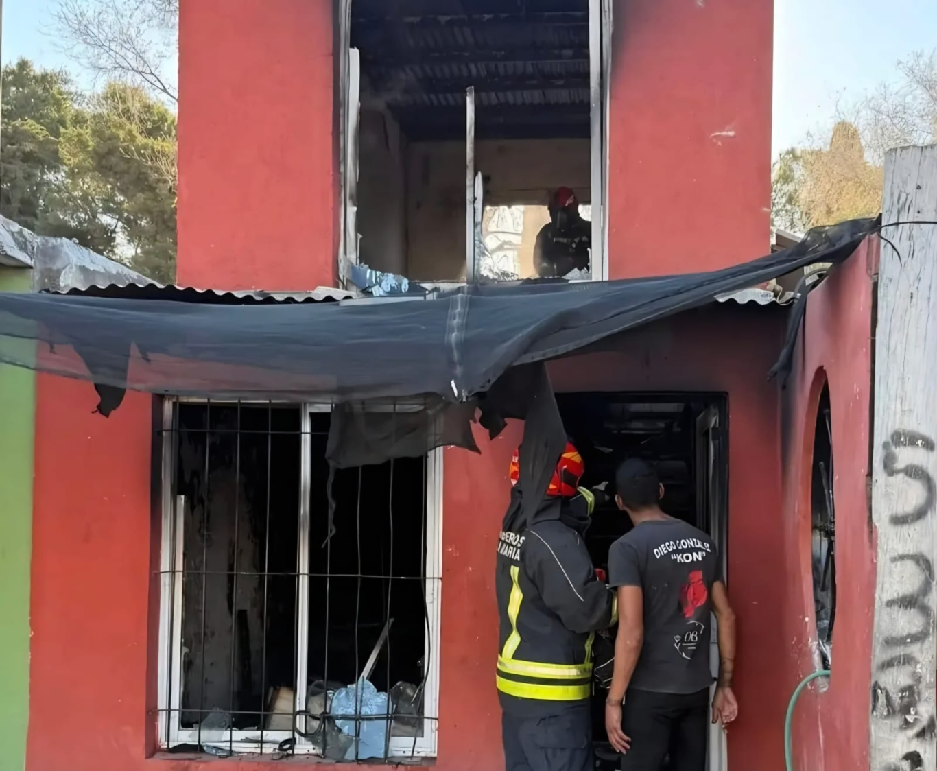 Se incendió por completo un departamento