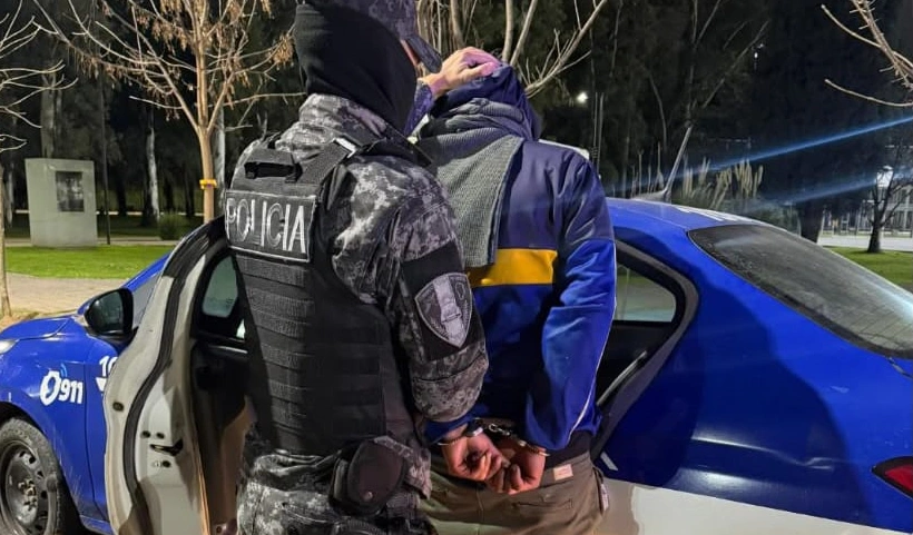 Robó la batería de un vehículo y lo detuvieron en barrio Belgrano