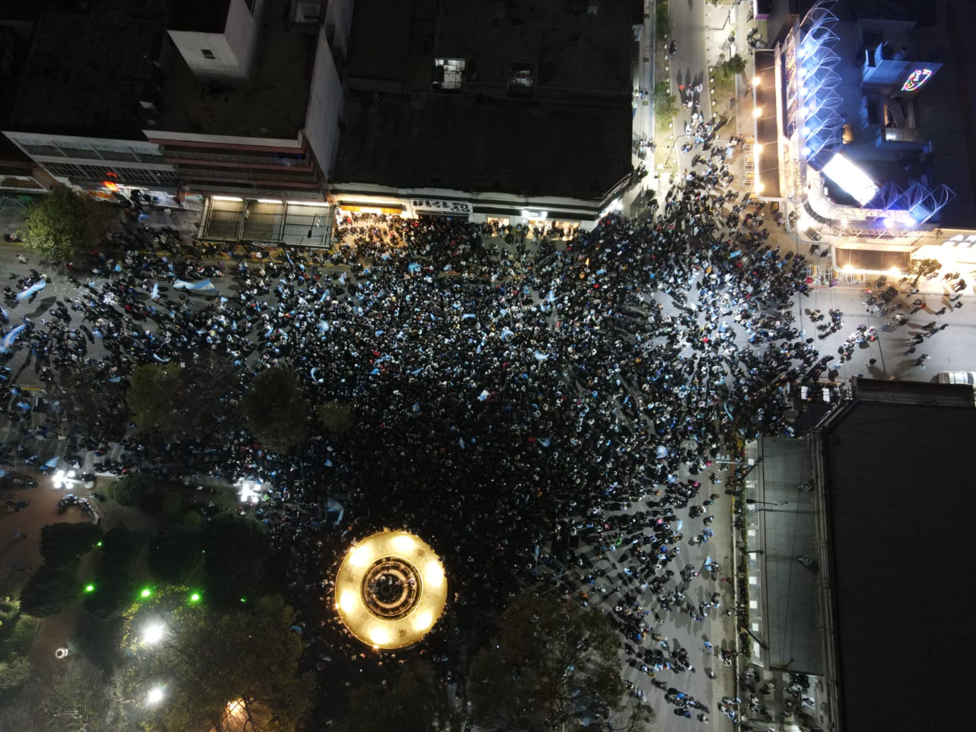Argentina está en semifinales y Villa María festejó en plaza Centenario
