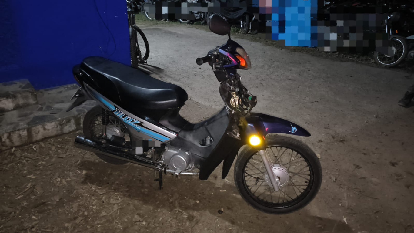 Habían robado una moto y los atraparon