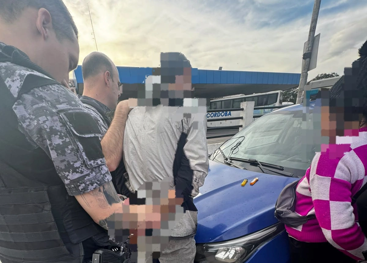 Un hombre y una mujer fueron detenidos por el robo en una casa