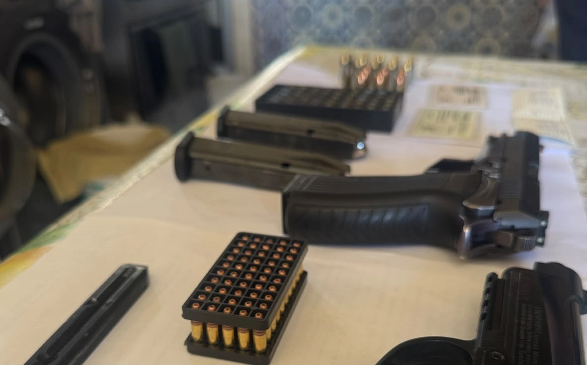 Allanaron una estancia en Ticino y secuestraron armas