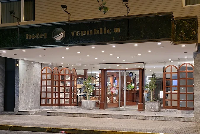 Detuvieron a siete hombres por un robo en el Hotel República