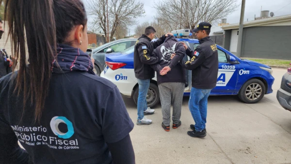 Lo detuvieron por tenencia y distribución de material de abuso sexual infantil