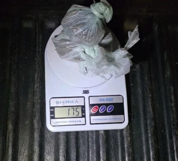 Detuvieron a tres hombres con 190 gramos de marihuana