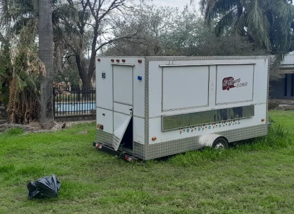 Lo detuvieron mientras robaba en un food truck