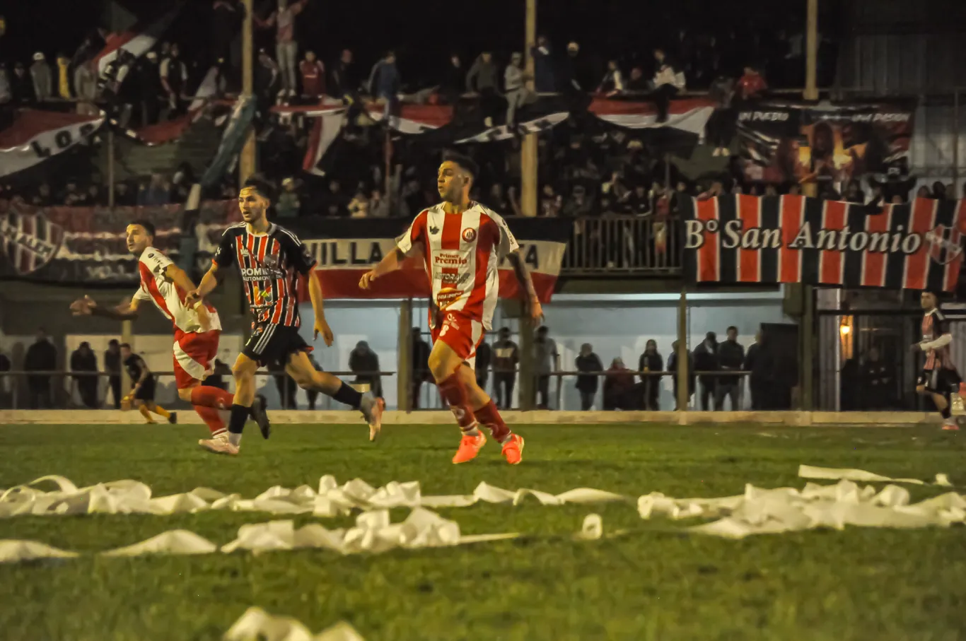 Es noche de clásico: Alumni y Alem se enfrentan en Plaza Ocampo