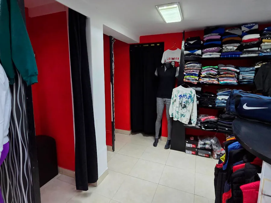 Otro robo adolescente,  a una cuadra de la Policía