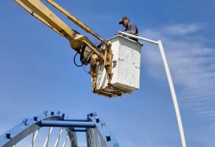 Se completó el recambio de las luminarias del Puente Perón