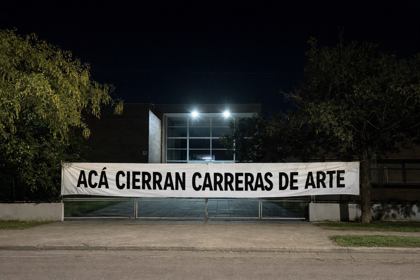 “No es casualidad que en una escuela de Bellas Artes, la carrera más artística se cierre”